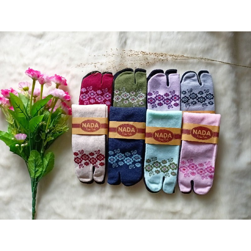 Kaos Kaki Bunga Serumpun