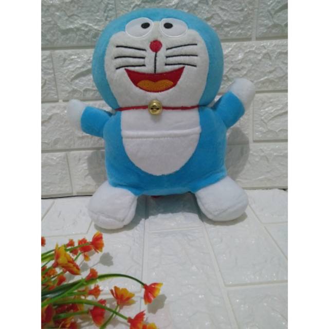 Boneka doraemon uk M