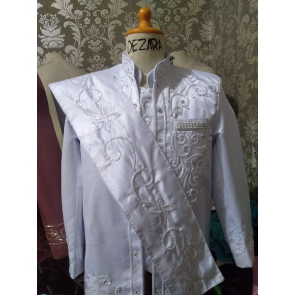 beskap putih plus slendang