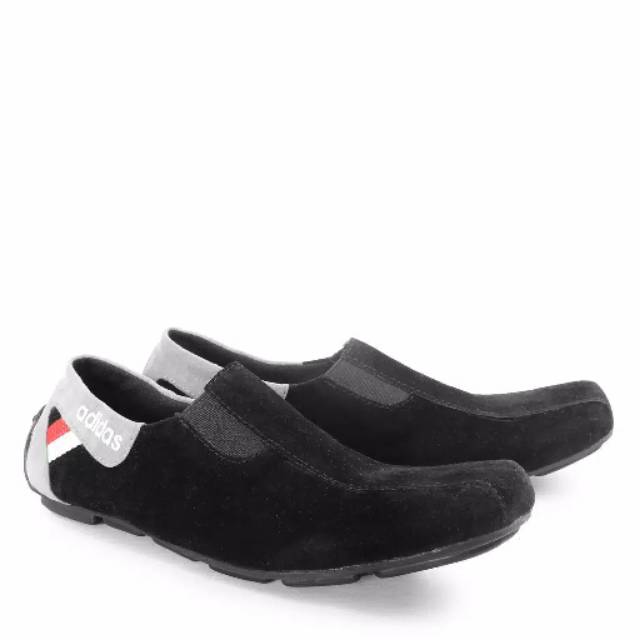 Sepatu slip on pria