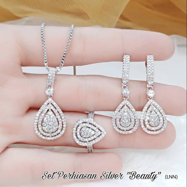 Set silver beauty