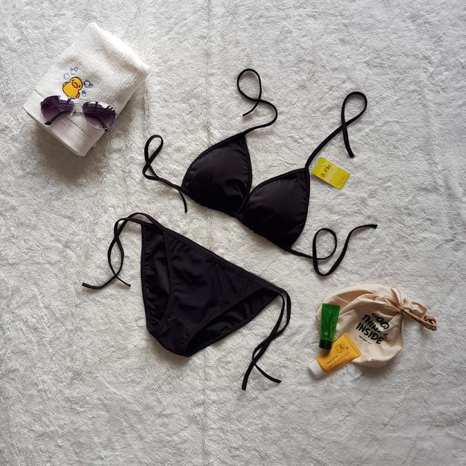 READY STOCK Bikini segitiga hitam cd AP75