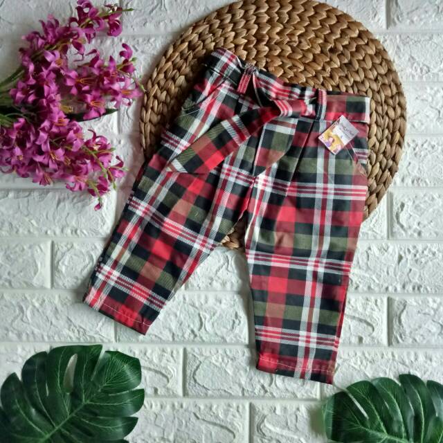 Celana anak perempuan