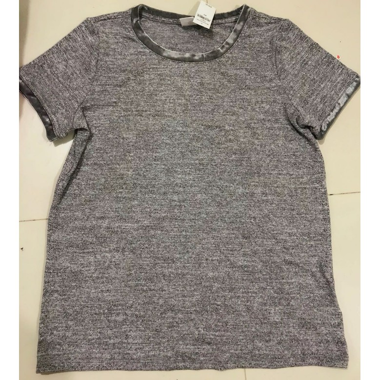 GAP list velvet tee