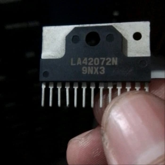 IC LA42072 LA 42072