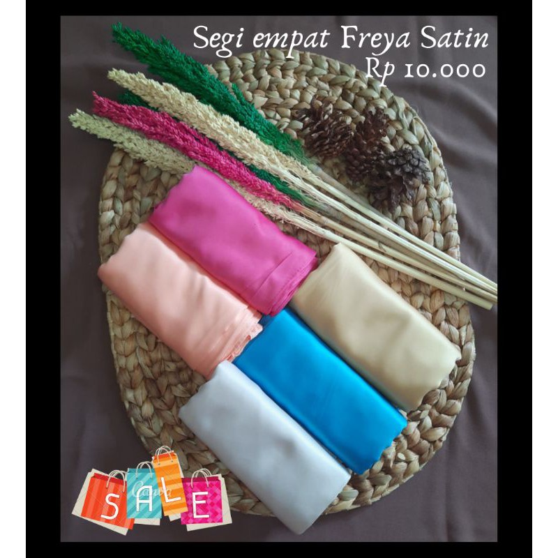 Segi Empat Freya Satin