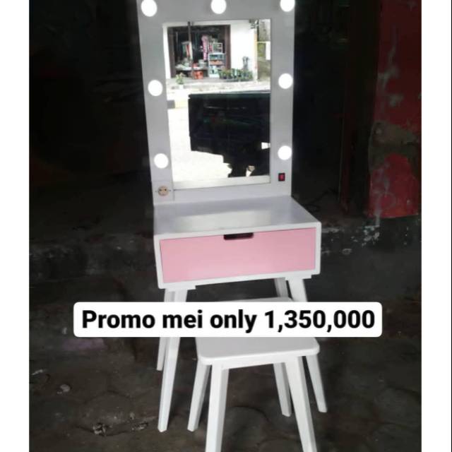 Cermin rias lampu