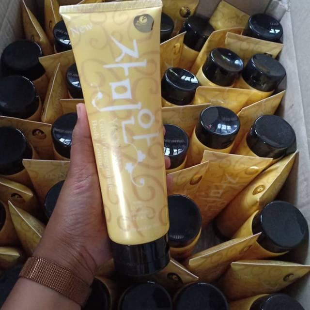 Yellow pome & black pome
