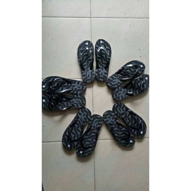 Sendal mizuno terbaru
