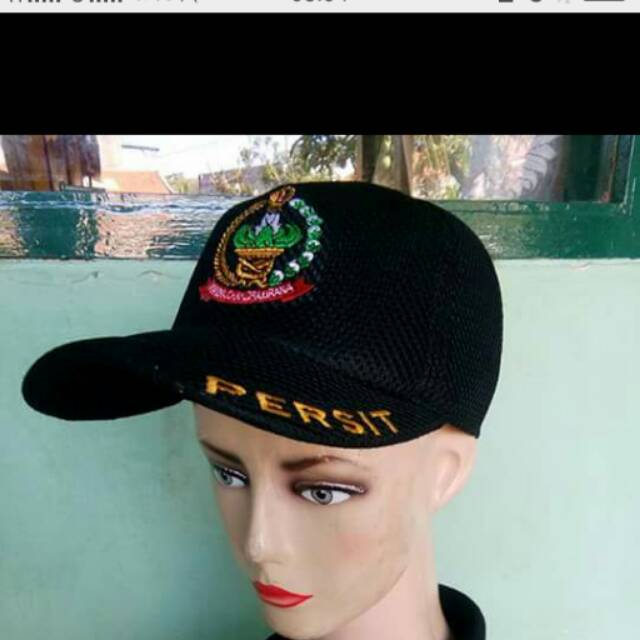 Topi pet dan lebar logo persit