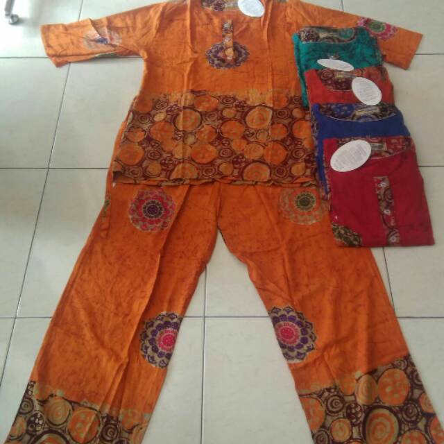 Atasan bawahan batik