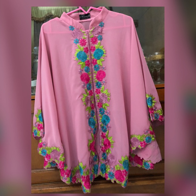 Kebaya Modern Motif Bunga