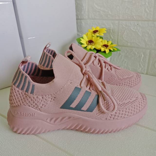 SEPATU RAJUT