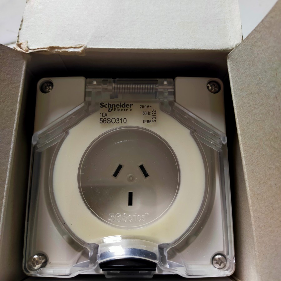 56so310 schneider 3 flat pin socket