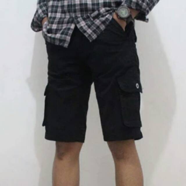 Celana kargo hitam pendek
