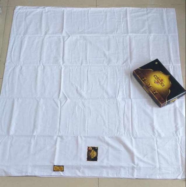 Sarung wadimor putih