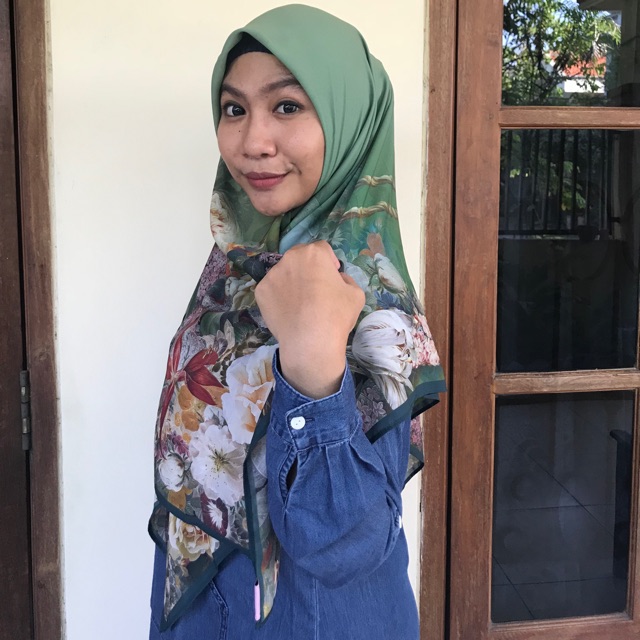 Jilbab segiempat motif