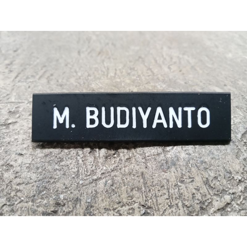 NAMETAG HITAM DOP