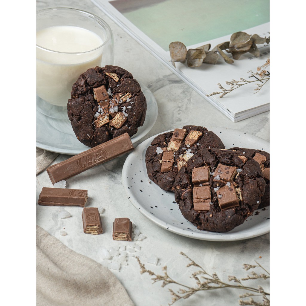 Dark Chocolate KitKat Cookies