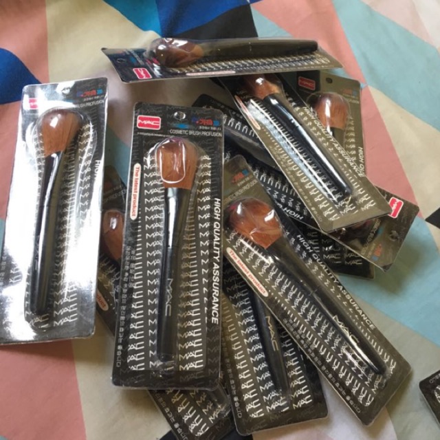 Kuas brush on