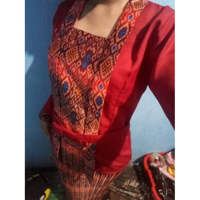 Kebaya kutu baru