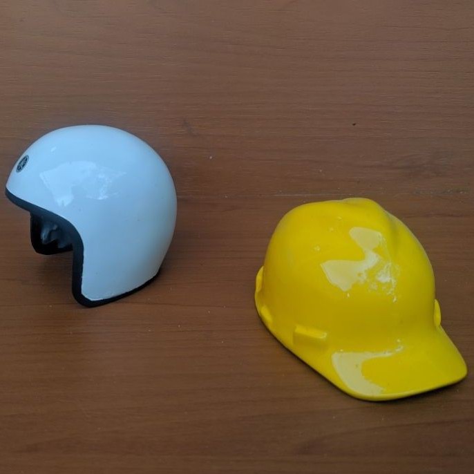 Miniatur Helm Aksesoris Egg Attack Action