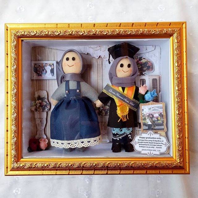 Boneka Wisuda Couple