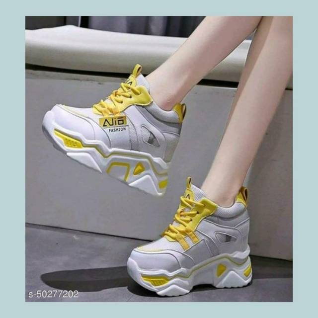 Sneaker Wanita