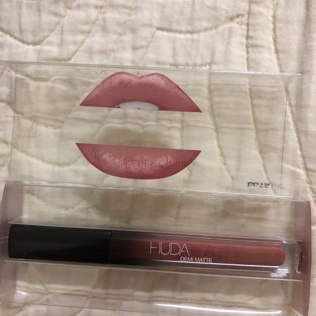 Huda Beauty Demi Matte
