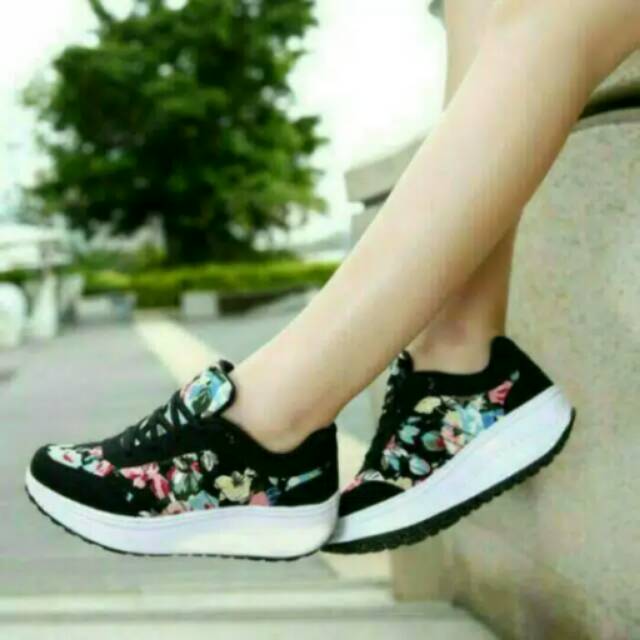 Sneakers Bunga Hitam Sr05