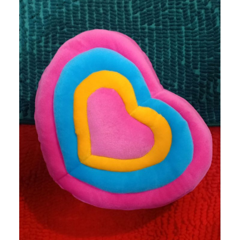 Bantal love boneka