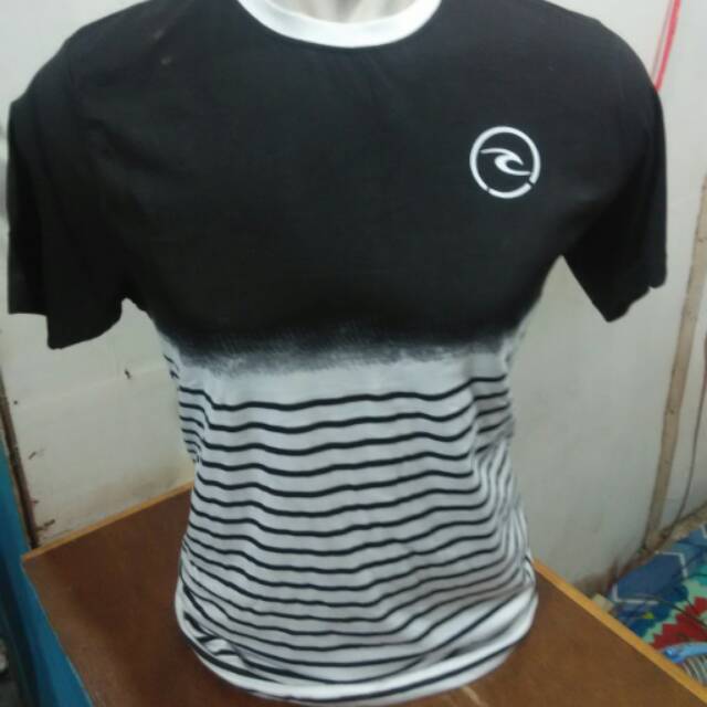Kaos saur black white