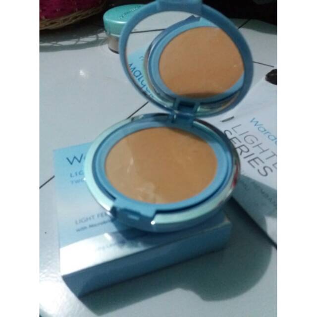 wardah lightening two way cake