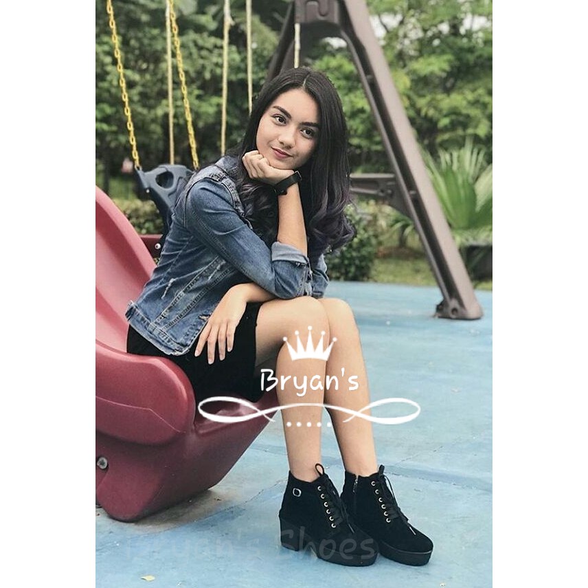 YB -Heels Boot Gesper Hitam Bt02