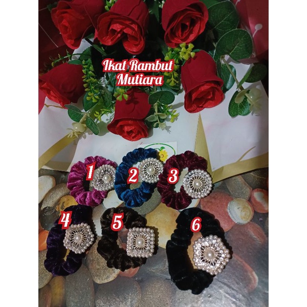 Ikat rambut Mutiara