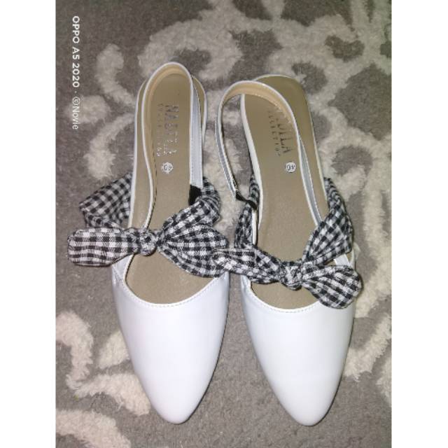 Sepatu pita