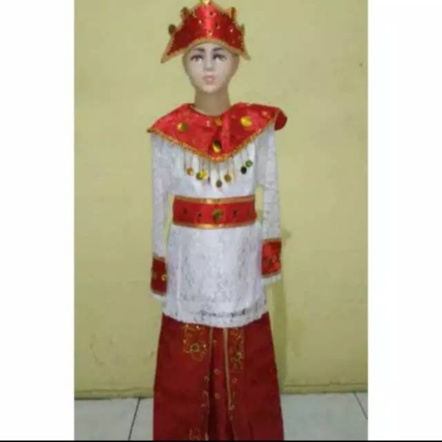 Baju adat Maluku