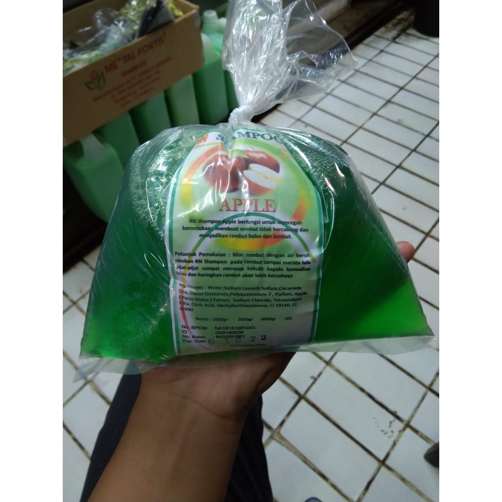 RN Shampo Refill Apel 1kg