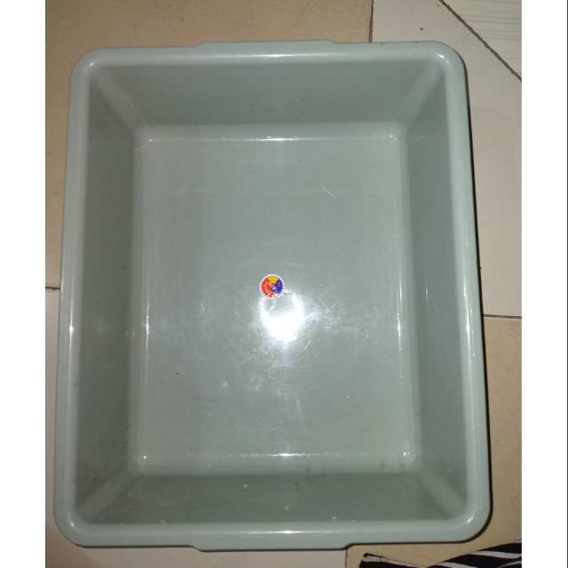 Tempat pasir kucing / Litter box
