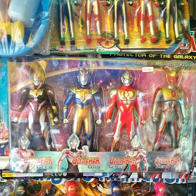 robot ultramen isi 4