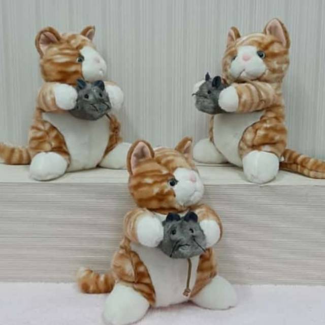 Boneka kucing Red Tabby bawa Tikus