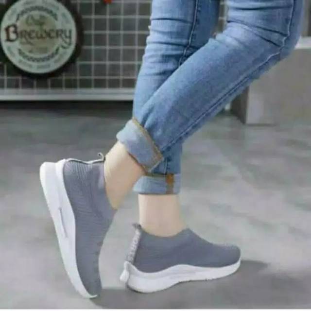 Sepatu Slip on