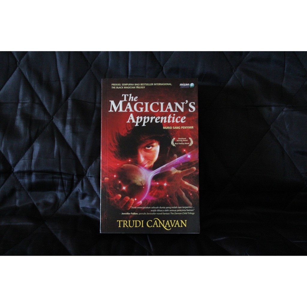 Buku Novel The Magician's Apprentice