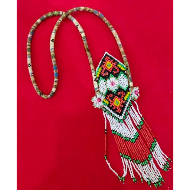 Kalung Manik dayak