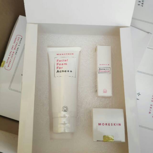 Moreskin acne box set