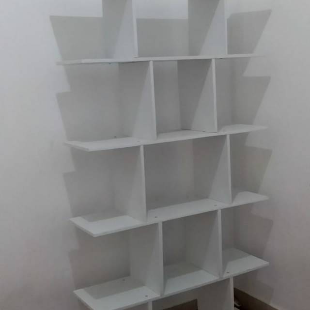 Rak Buku Dan Mainan