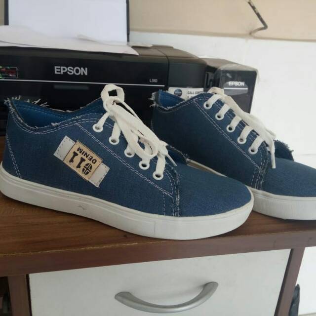 SEPATU DENIM