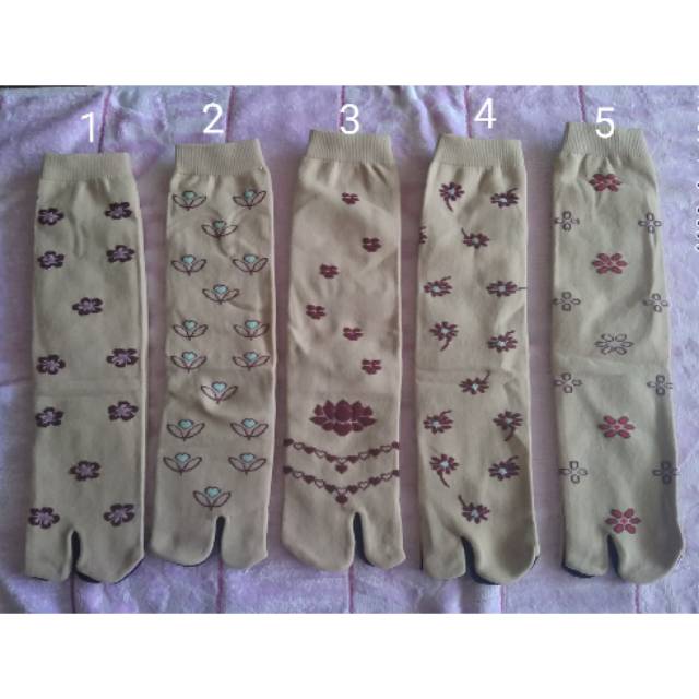 Kaos kaki jempol bunga
