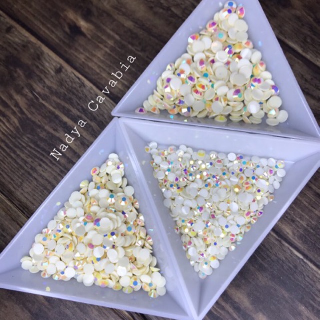 Rhinestone Candy Pearl Gems Beige/White