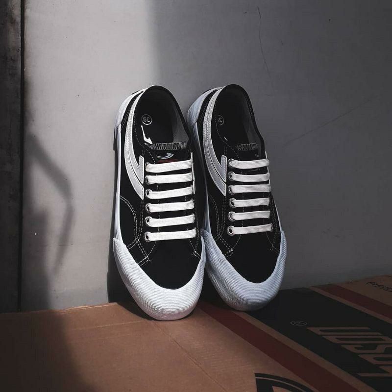 sepatu jhonson original